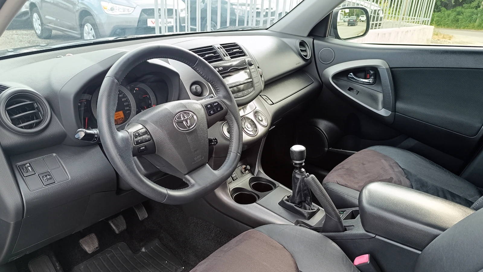 Toyota Rav4  - изображение 8