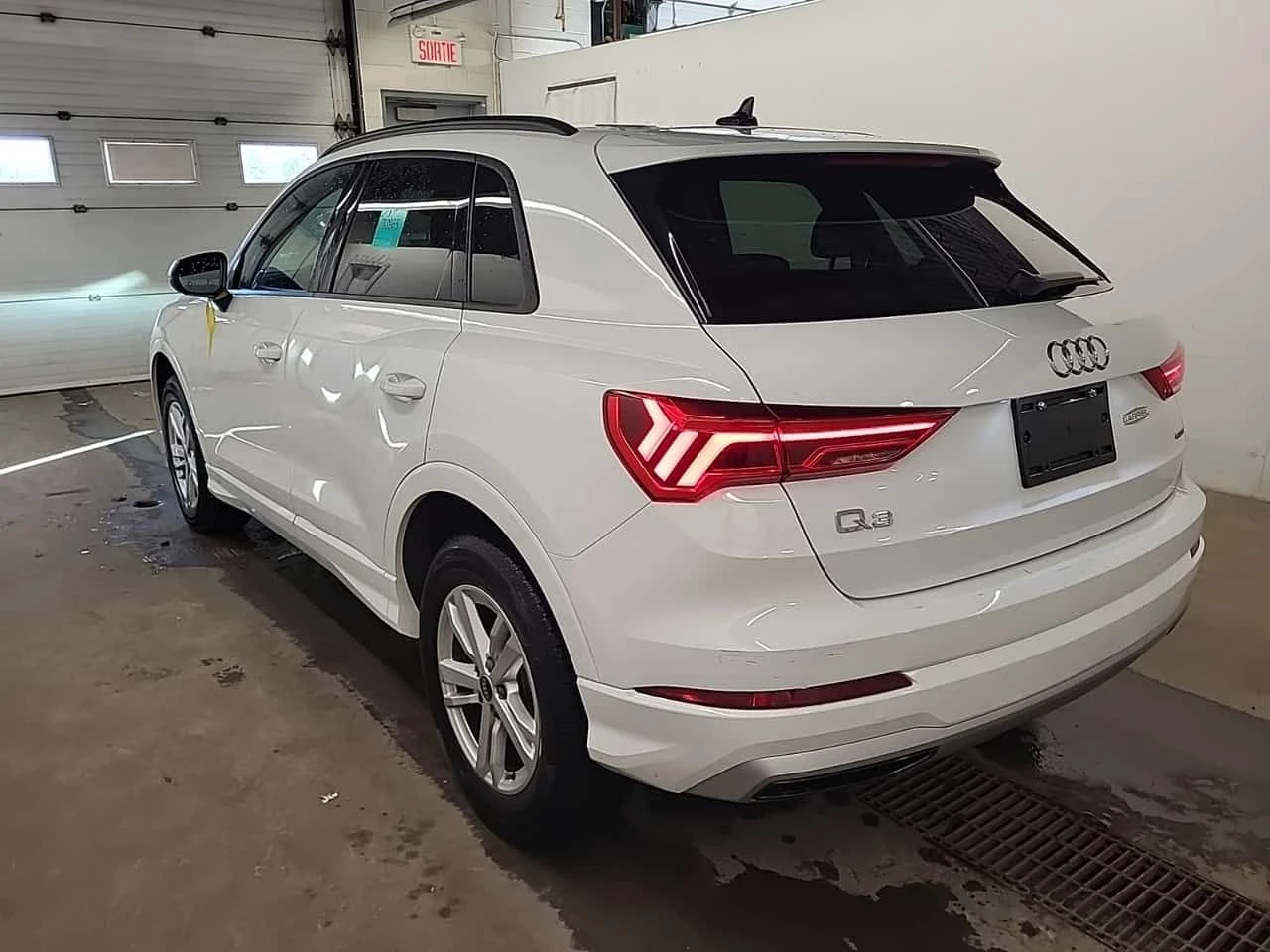 Audi Q3 * KOMFORT * PANO * KEYLESS * ПОДГРЕВИ * CARFAX - изображение 4