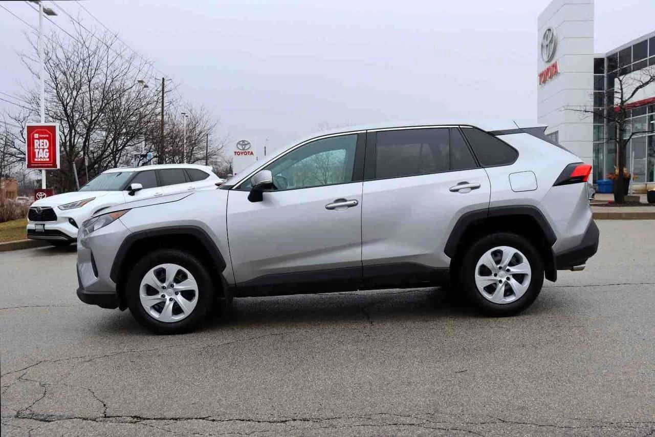 Toyota Rav4 * LE * ПОДГРЕВИ * ПАНО * KEYLESS * CARFAX, снимка 2 - Автомобили и джипове - 54556925