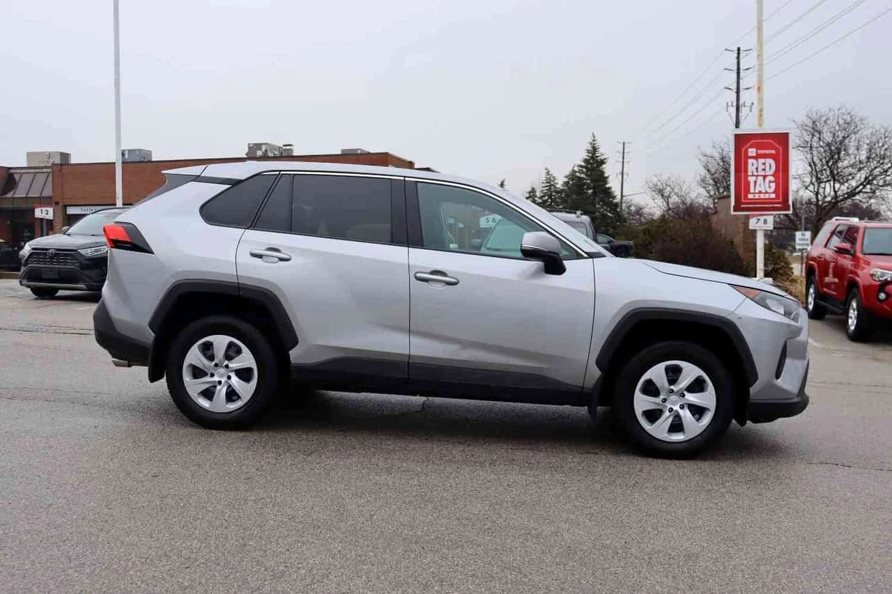 Toyota Rav4 * LE * ПОДГРЕВИ * ПАНО * KEYLESS * CARFAX, снимка 3 - Автомобили и джипове - 54556925
