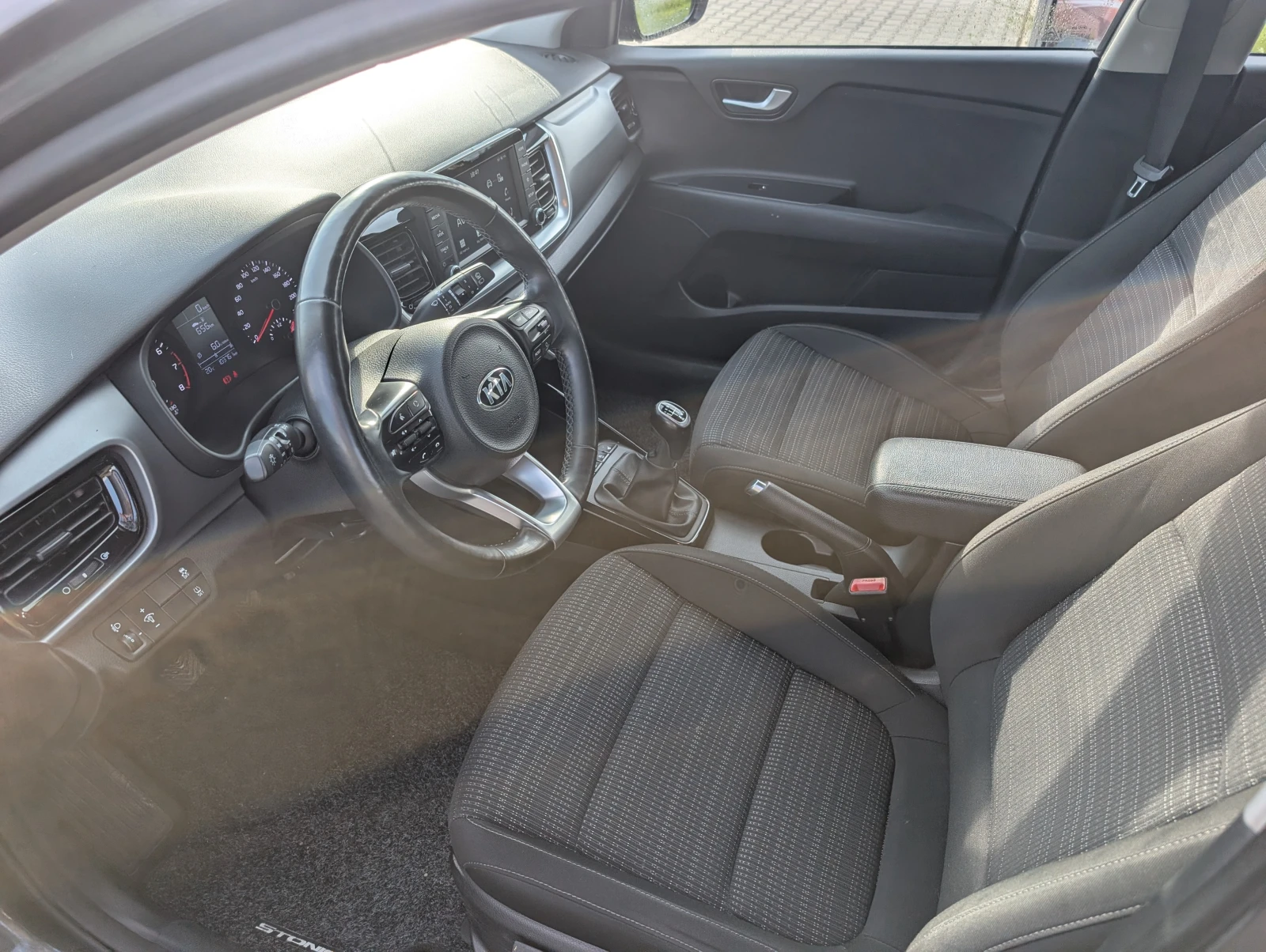 Kia Stonic 1.4mpi 4цилиндъра, снимка 9 - Автомобили и джипове - 54874025