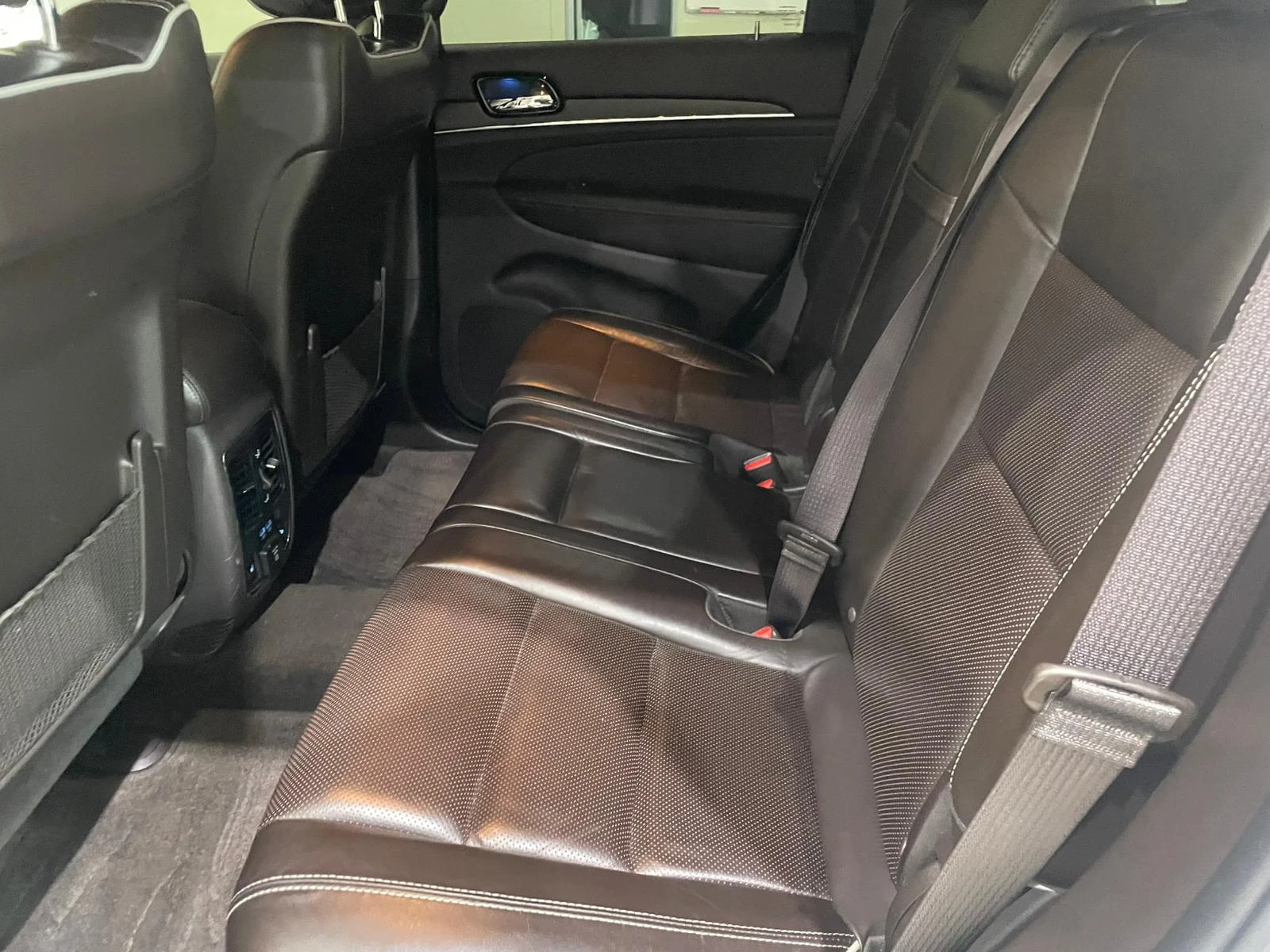 Jeep Grand cherokee 3.6 V6 ! Overland !, снимка 11 - Автомобили и джипове - 55275382