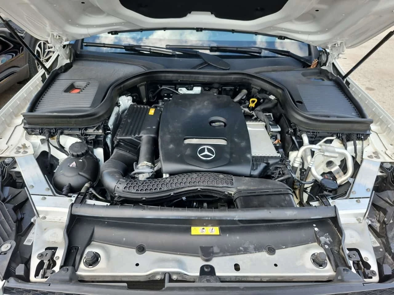 Mercedes-Benz GLC 300 * CARFAX * АВТОКРЕДИТ БЕЗ ПЪРВОНАЧАЛНА ВНОСКА, снимка 15 - Автомобили и джипове - 55781524