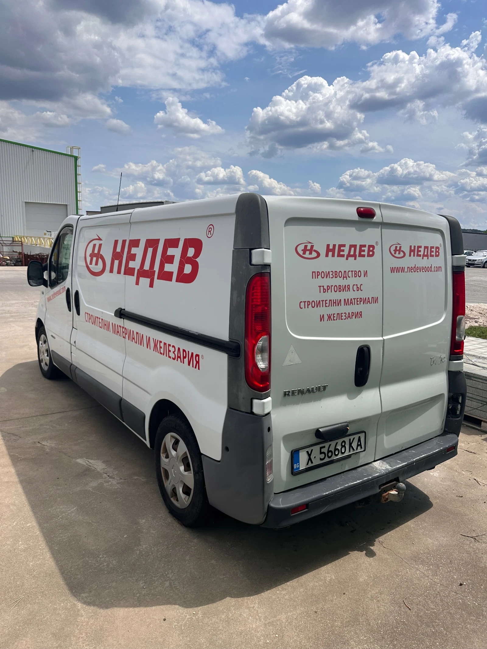 Renault Trafic 2.5 dci, снимка 4 - Бусове и автобуси - 56578771