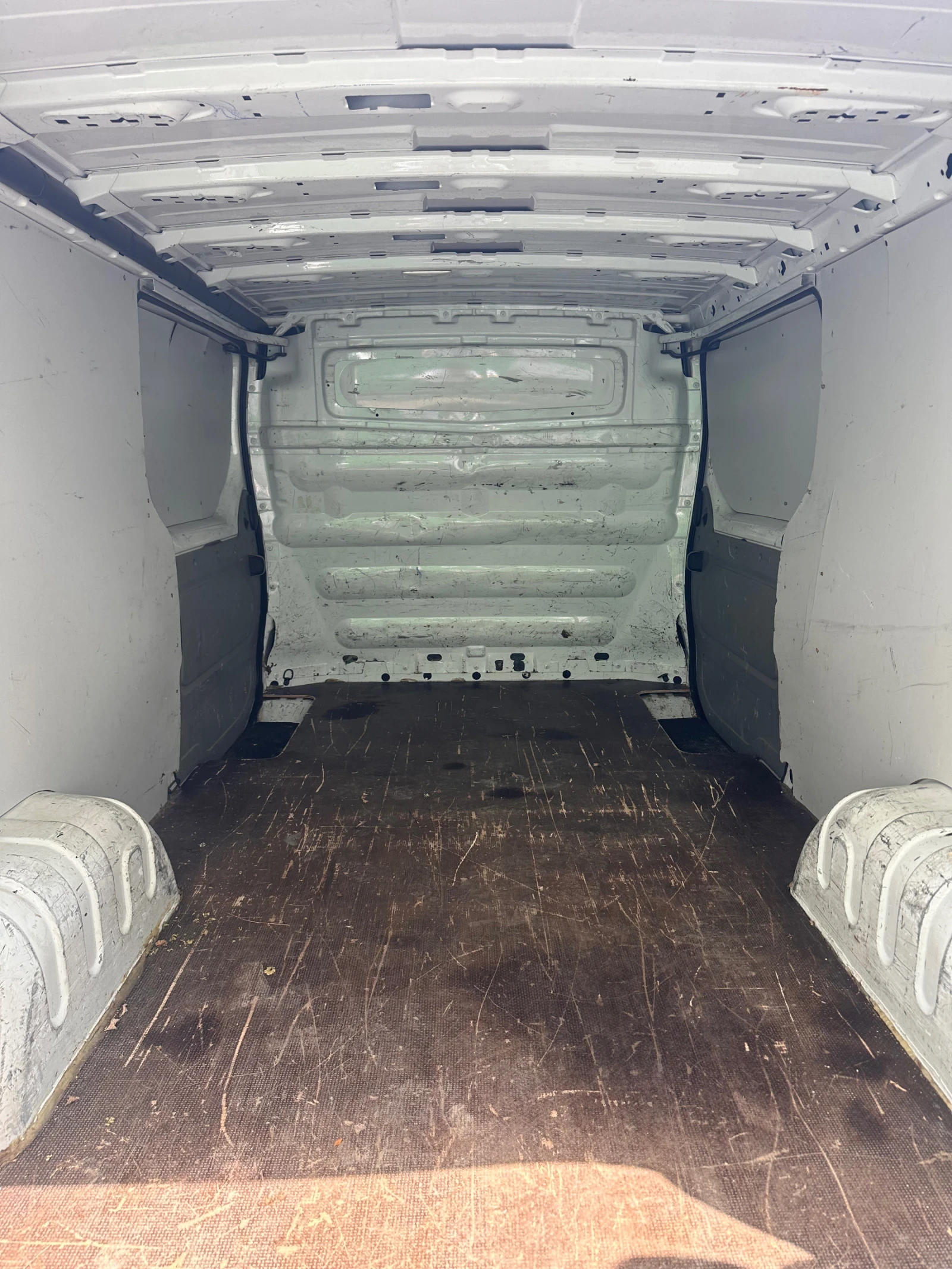 Renault Trafic 2.5 dci, снимка 6 - Бусове и автобуси - 56578771
