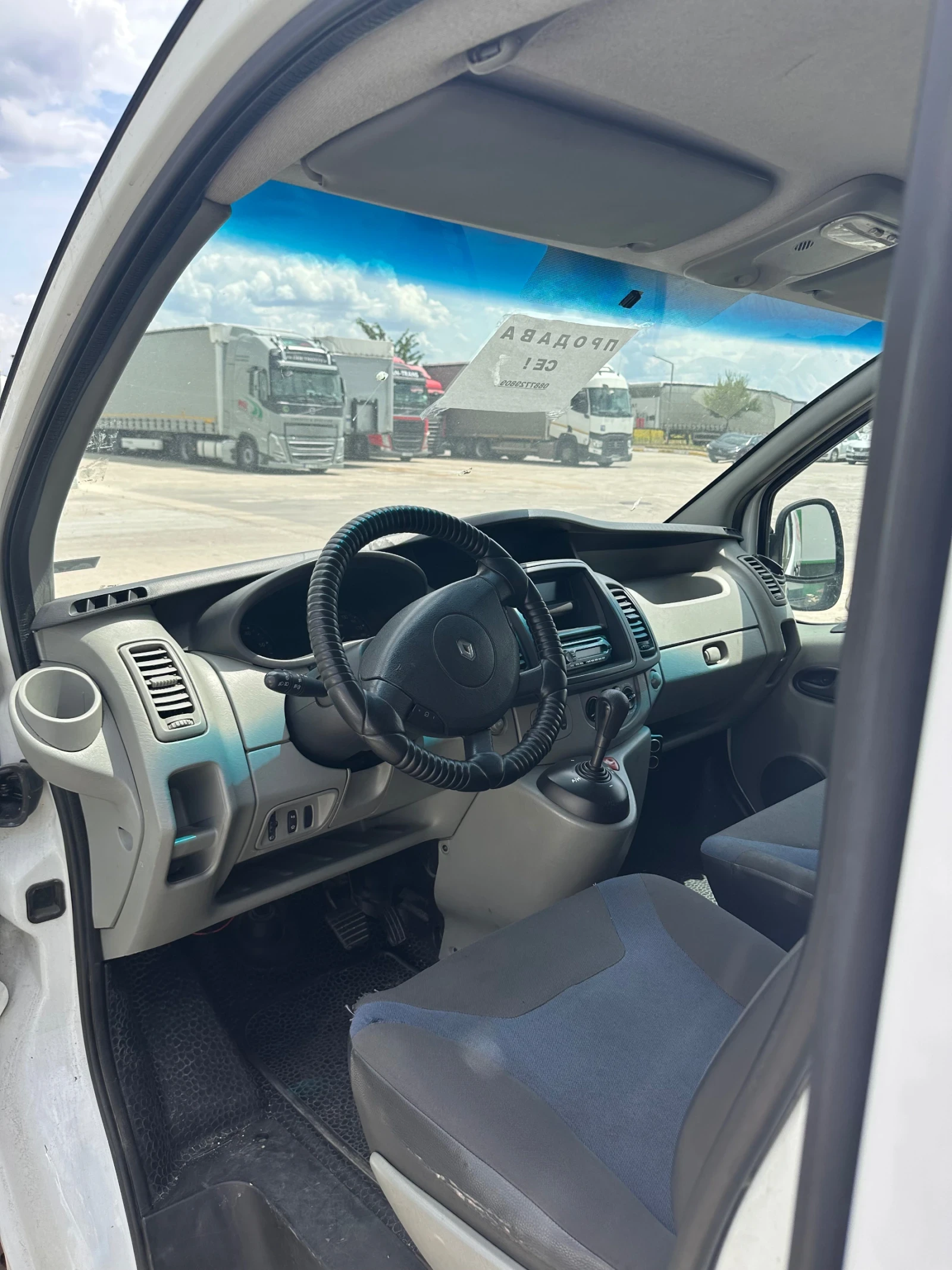 Renault Trafic 2.5 dci, снимка 10 - Бусове и автобуси - 56578771