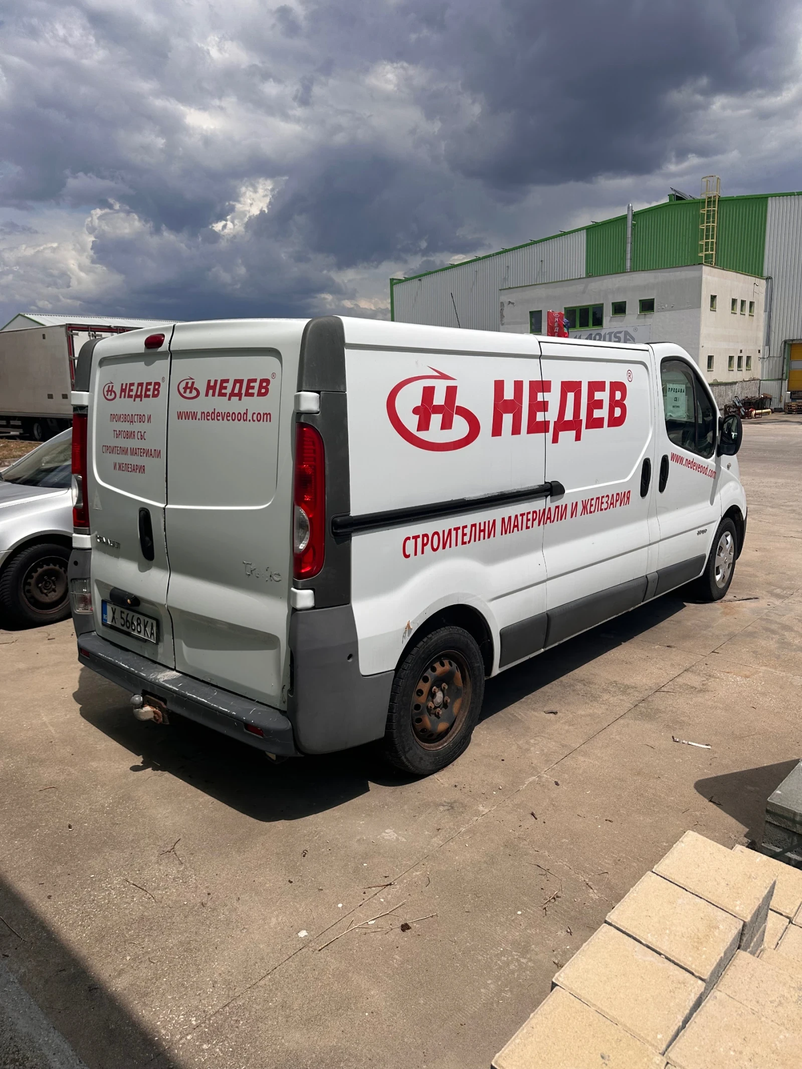 Renault Trafic 2.5 dci, снимка 3 - Бусове и автобуси - 56578771