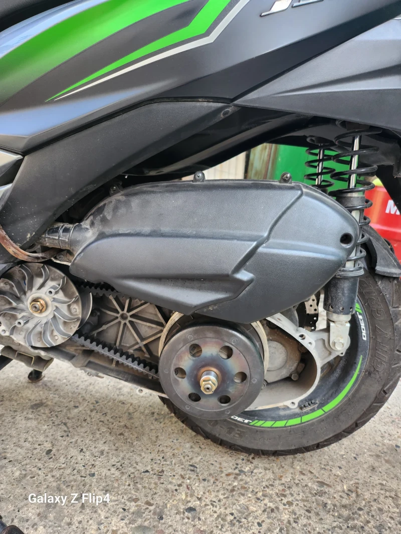 Kawasaki J300 Скутер, снимка 4 - Мотоциклети и мототехника - 52350330