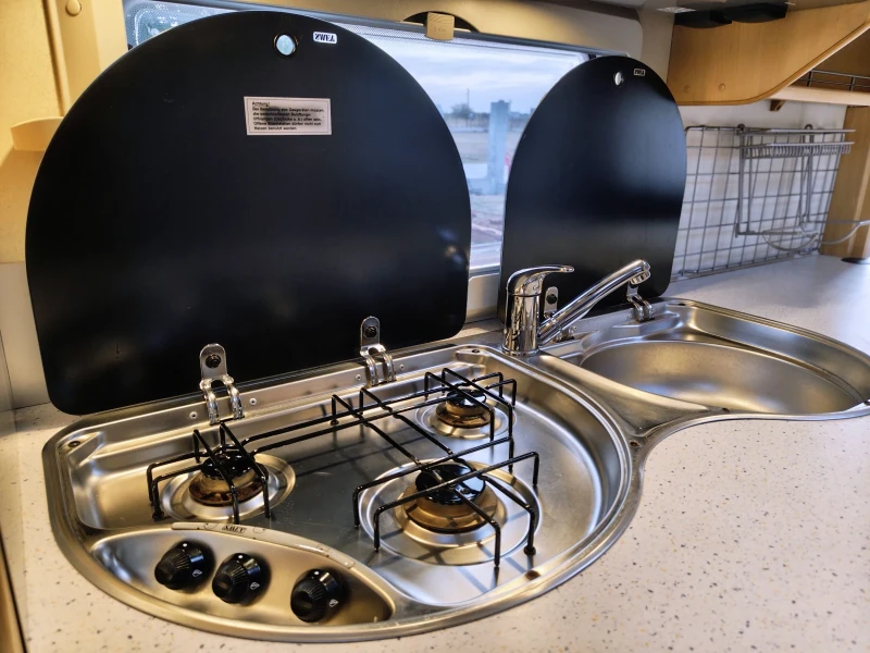 Каравана Hobby DЕ LUXE EASY 450//ФОРСЕЛТ//ФРЕНСКА//WC, снимка 17 - Каравани и кемпери - 51851292