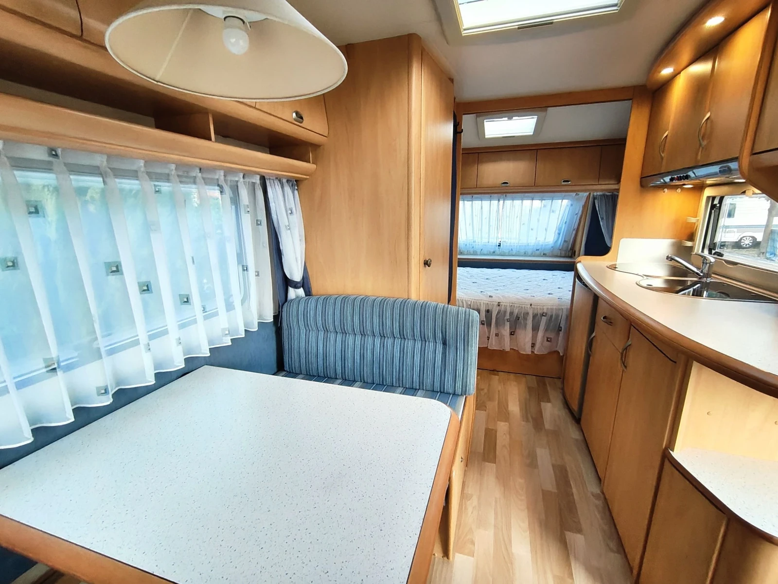 Каравана Hobby DЕ LUXE EASY 450//ФОРСЕЛТ//ФРЕНСКА//WC - изображение 8