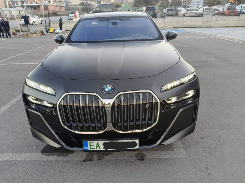 BMW i7 M пакет, хDrive60, PANORAMA, TV, FULL, Уникат, снимка 1 - Автомобили и джипове - 48124614