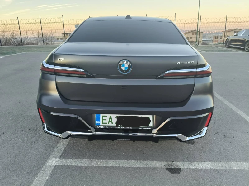 BMW i7 M пакет, хDrive60, PANORAMA, TV, FULL, Уникат, снимка 3 - Автомобили и джипове - 48124614