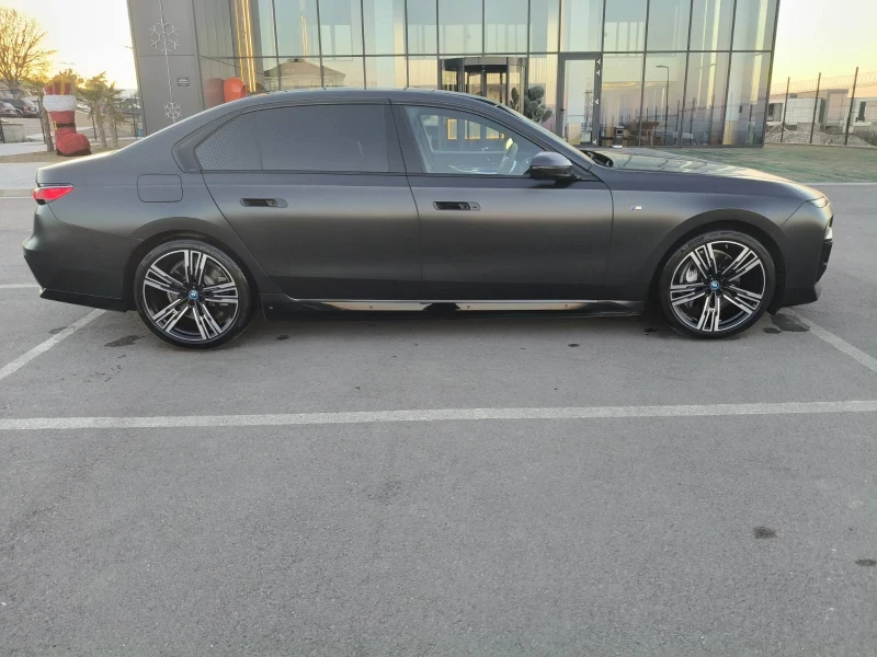 BMW i7 M пакет, хDrive60, PANORAMA, TV, FULL, Уникат, снимка 5 - Автомобили и джипове - 48124614