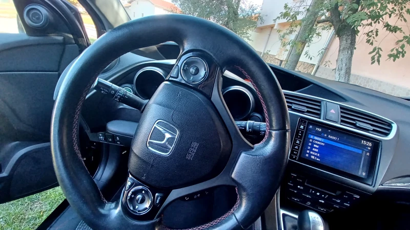 Honda Civic 1.8 Tourer Sport, снимка 16 - Автомобили и джипове - 52366013