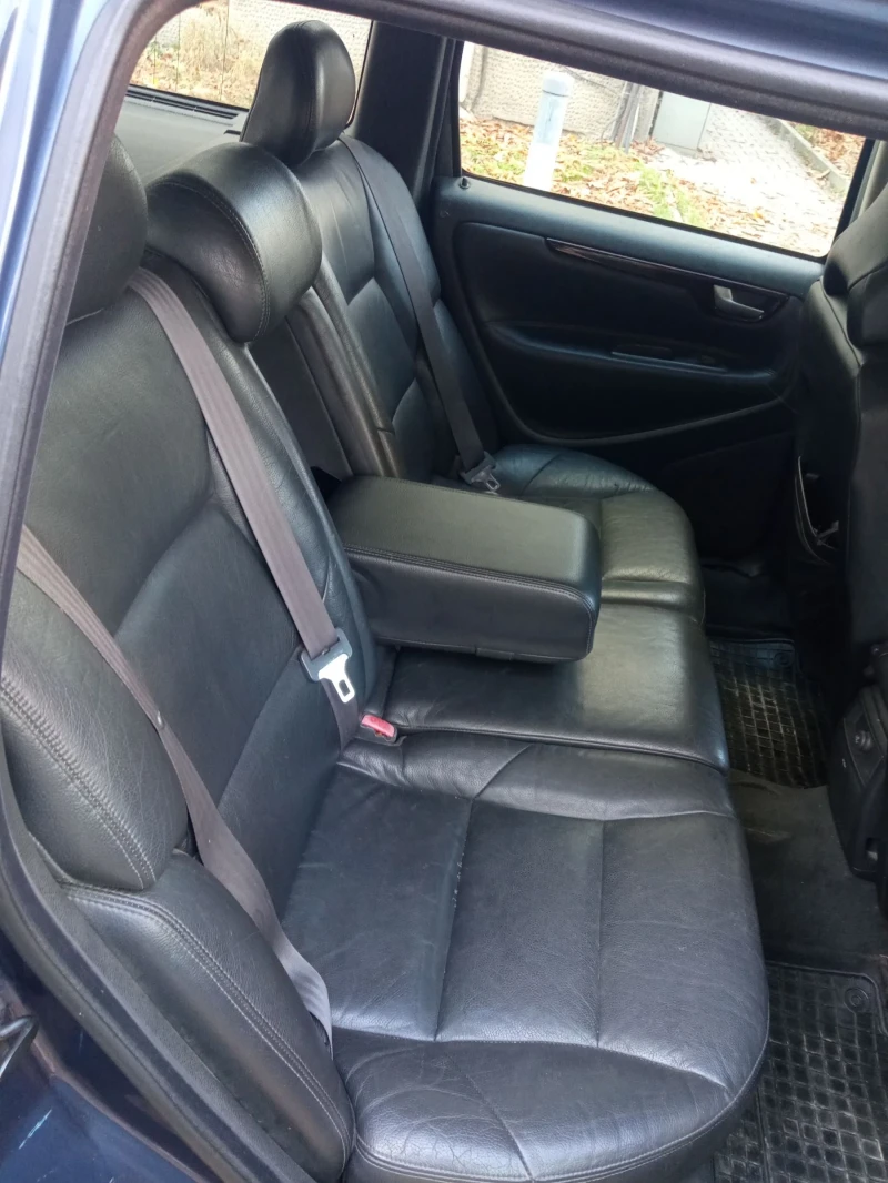 Volvo V70 2.4 D5, снимка 8 - Автомобили и джипове - 52405741