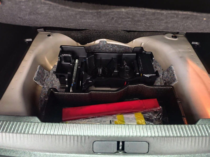 Peugeot 2008 1.2PT Allure EAT8130 к.с., снимка 16 - Автомобили и джипове - 53411518