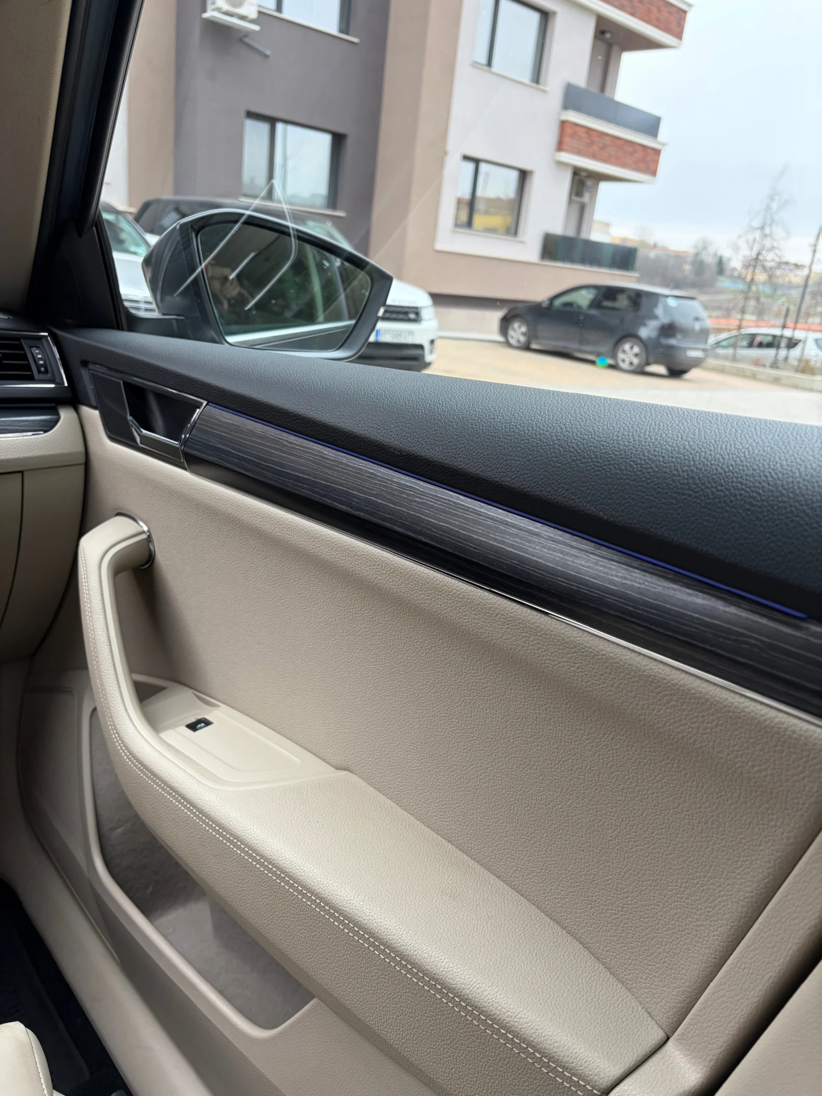 Skoda Superb 200к.с / 2.0D / 4x4, снимка 11 - Автомобили и джипове - 53931604