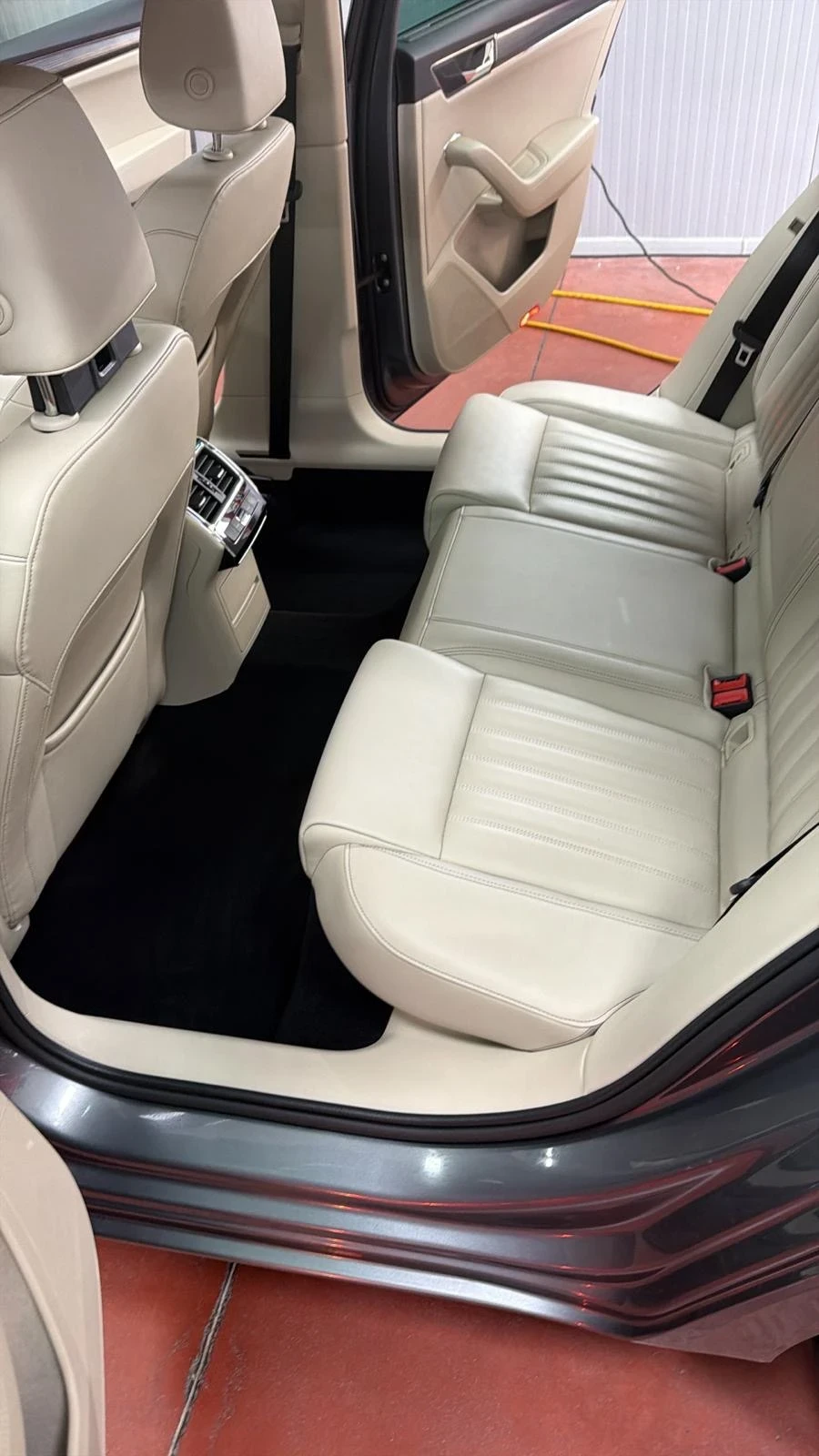 Skoda Superb 200к.с / 2.0D / 4x4, снимка 12 - Автомобили и джипове - 53931604