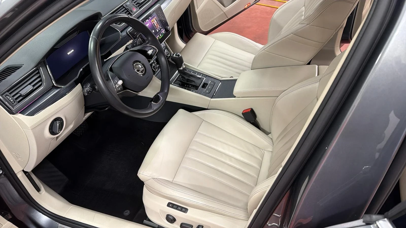 Skoda Superb 200к.с / 2.0D / 4x4, снимка 5 - Автомобили и джипове - 53931604