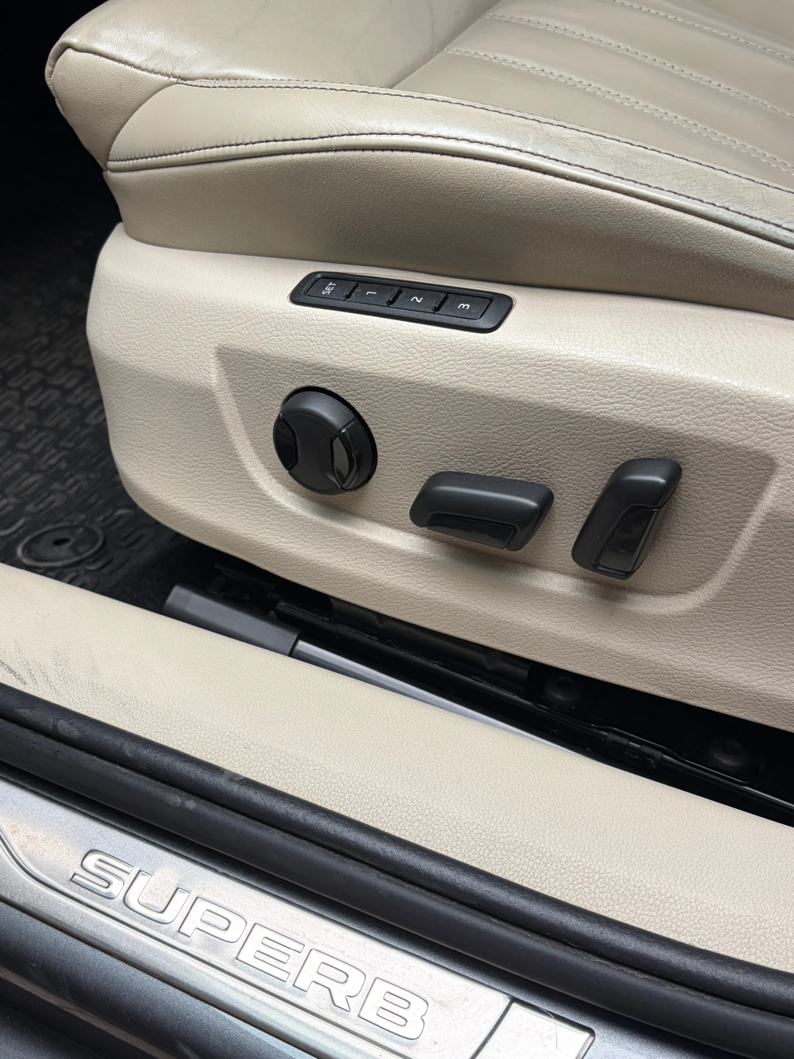 Skoda Superb 200к.с / 2.0D / 4x4, снимка 6 - Автомобили и джипове - 53931604