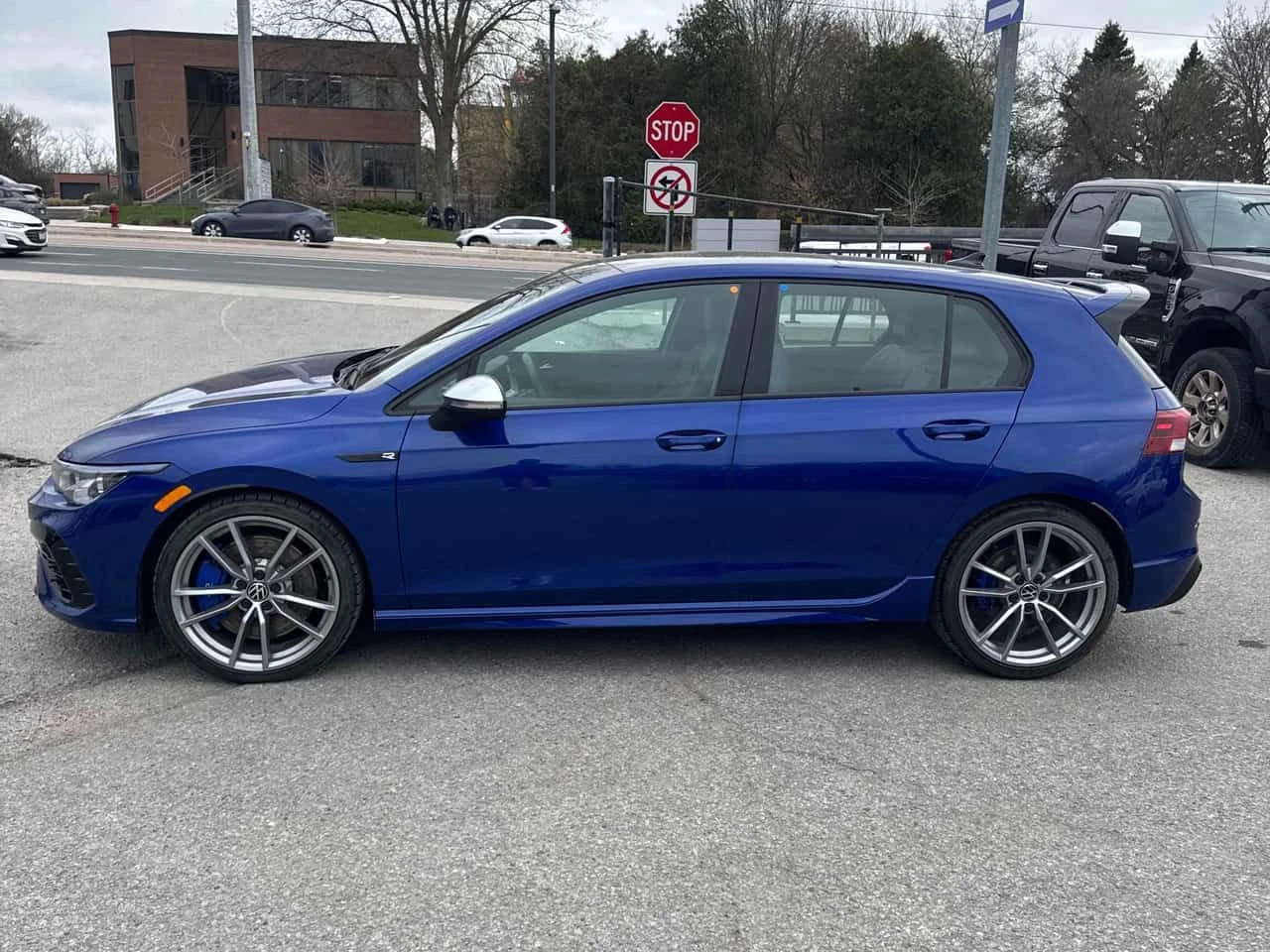 VW Golf R * РЪЧНИ СКОРОСТИ * CARFAX * ОБДУХВАНЕ * КЛИПОВЕ, снимка 2 - Автомобили и джипове - 54424011