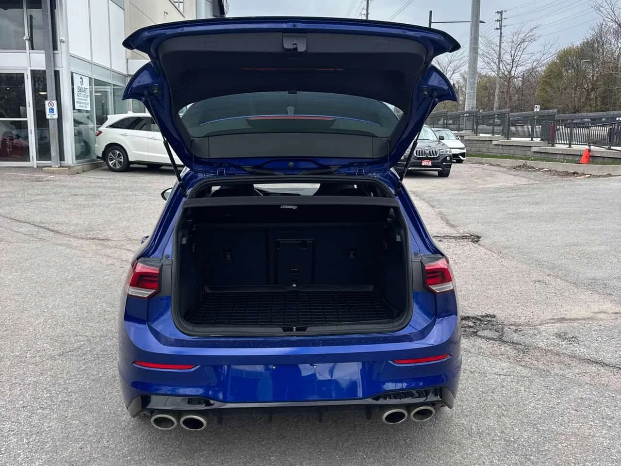 VW Golf R * РЪЧНИ СКОРОСТИ * CARFAX * ОБДУХВАНЕ * КЛИПОВЕ, снимка 12 - Автомобили и джипове - 54424011