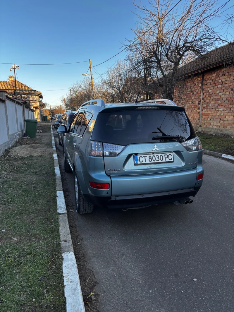 Mitsubishi Outlander, снимка 3 - Автомобили и джипове - 48807784