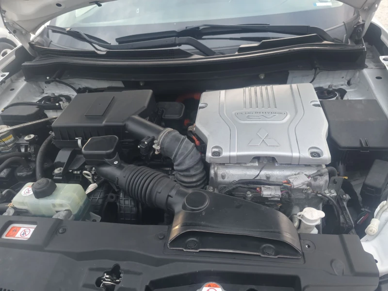 Mitsubishi Outlander 2.5, Plug Hibrid, 4WD, Top, снимка 4 - Автомобили и джипове - 52495156