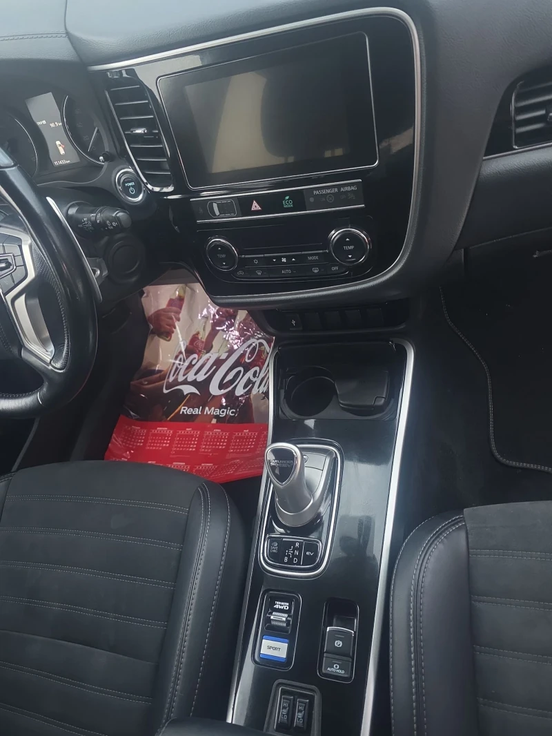 Mitsubishi Outlander 2.5, Plug Hibrid, 4WD, Top, снимка 13 - Автомобили и джипове - 52495156