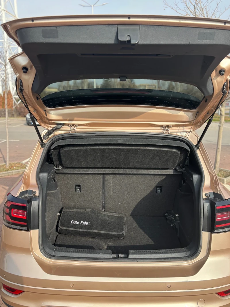 VW T-Cross R-Line, снимка 4 - Автомобили и джипове - 53125907