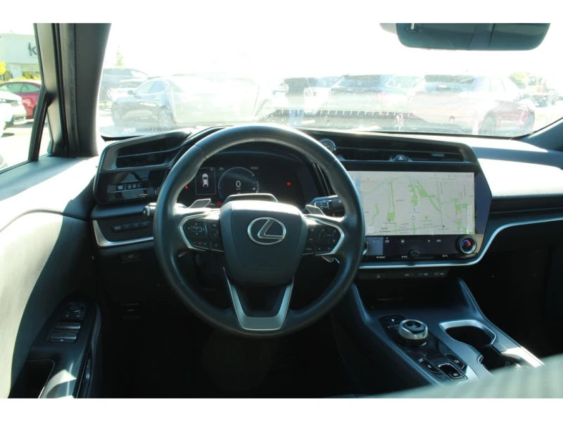 Lexus RZ 450E * * AWD * * CARFAX * * АВТО КРЕДИТ * * , снимка 10 - Автомобили и джипове - 53303981