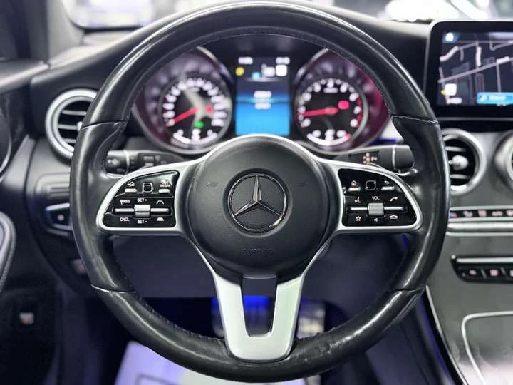 Mercedes-Benz GLC AMG PKG| NAV| CARPLAY| 360CAM| BSM| FCW| LKA| PANO, снимка 9 - Автомобили и джипове - 53985036