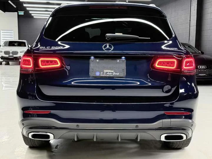 Mercedes-Benz GLC AMG PKG| NAV| CARPLAY| 360CAM| BSM| FCW| LKA| PANO, снимка 4 - Автомобили и джипове - 53985036