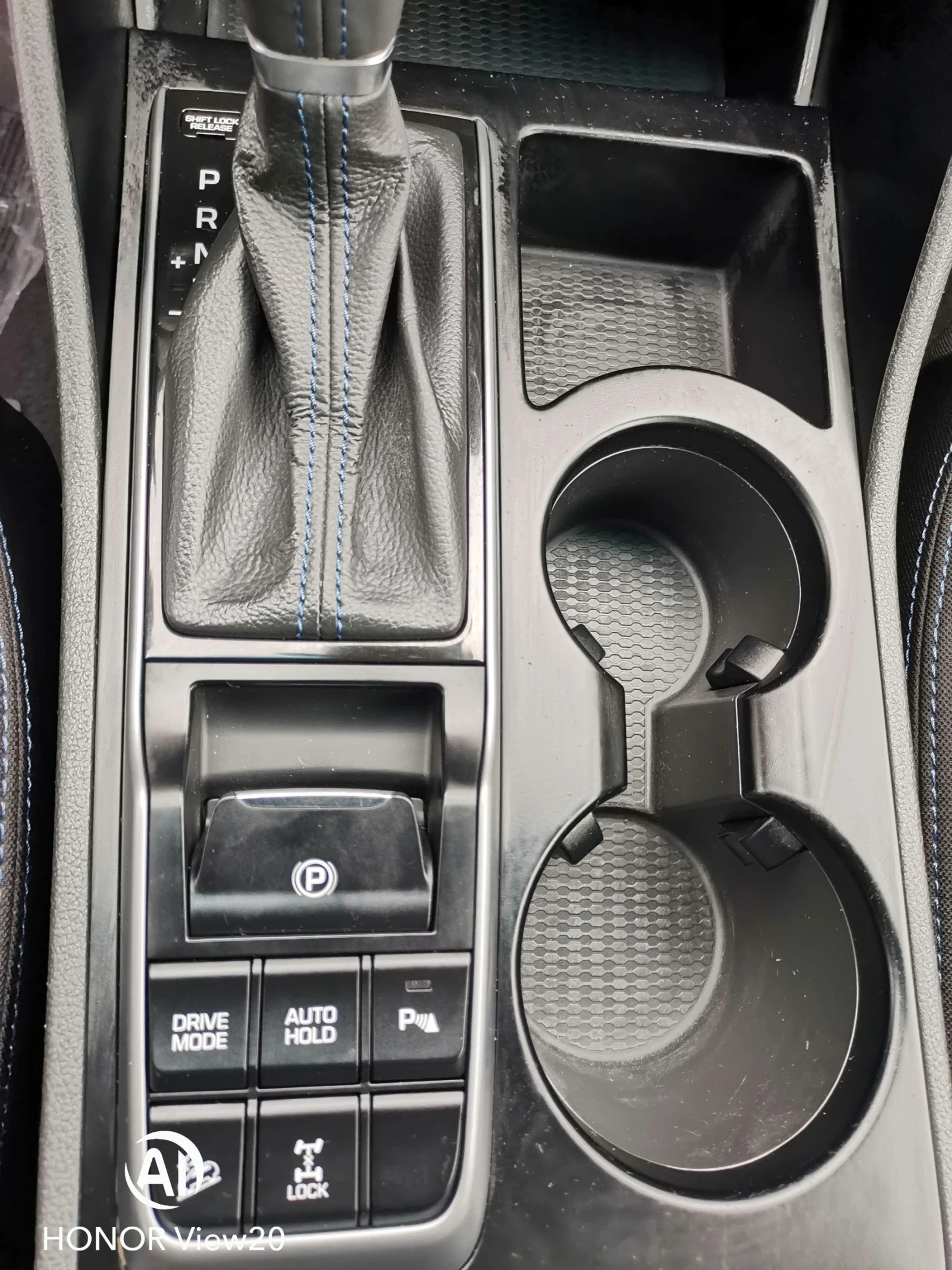 Hyundai Tucson 2, 0d 4x4, снимка 15 - Автомобили и джипове - 53949024