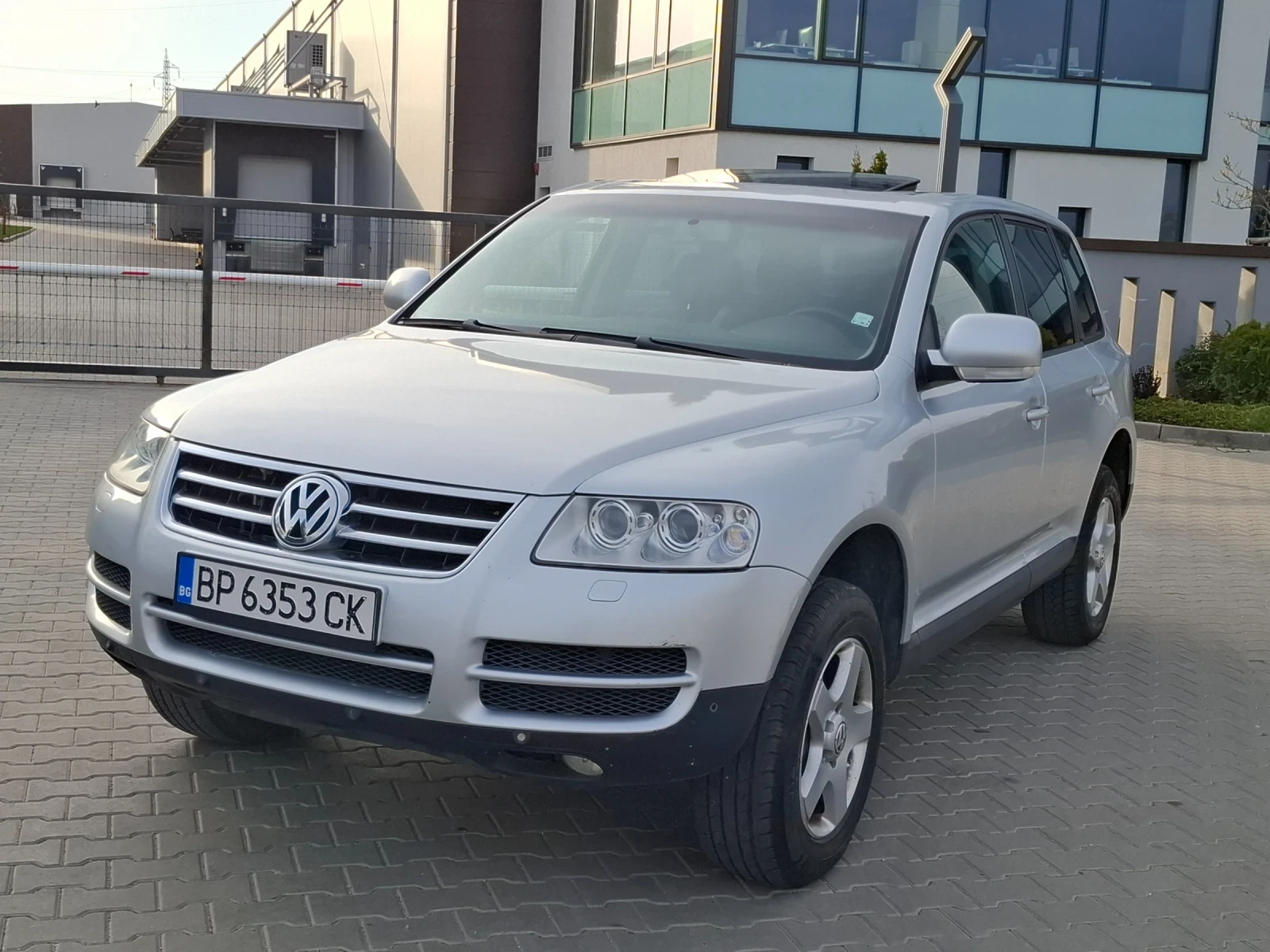 VW Touareg 3.2I* (220кс)* * GAZ* * TOП СЪСТОЯНИЕ* * , снимка 2 - Автомобили и джипове - 54184007
