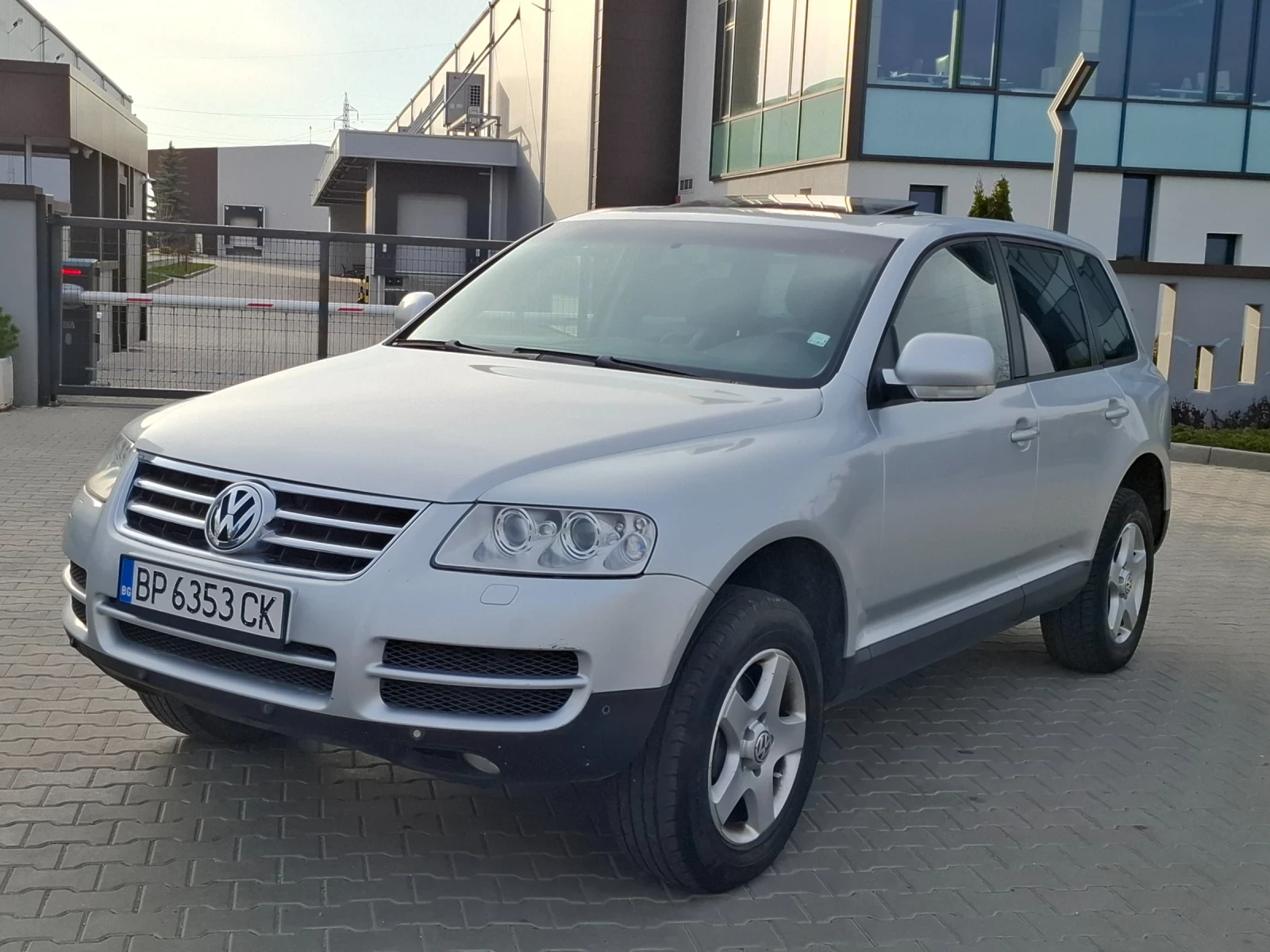 VW Touareg 3.2I* (220кс)* * GAZ* * TOП СЪСТОЯНИЕ* * , снимка 3 - Автомобили и джипове - 54184007