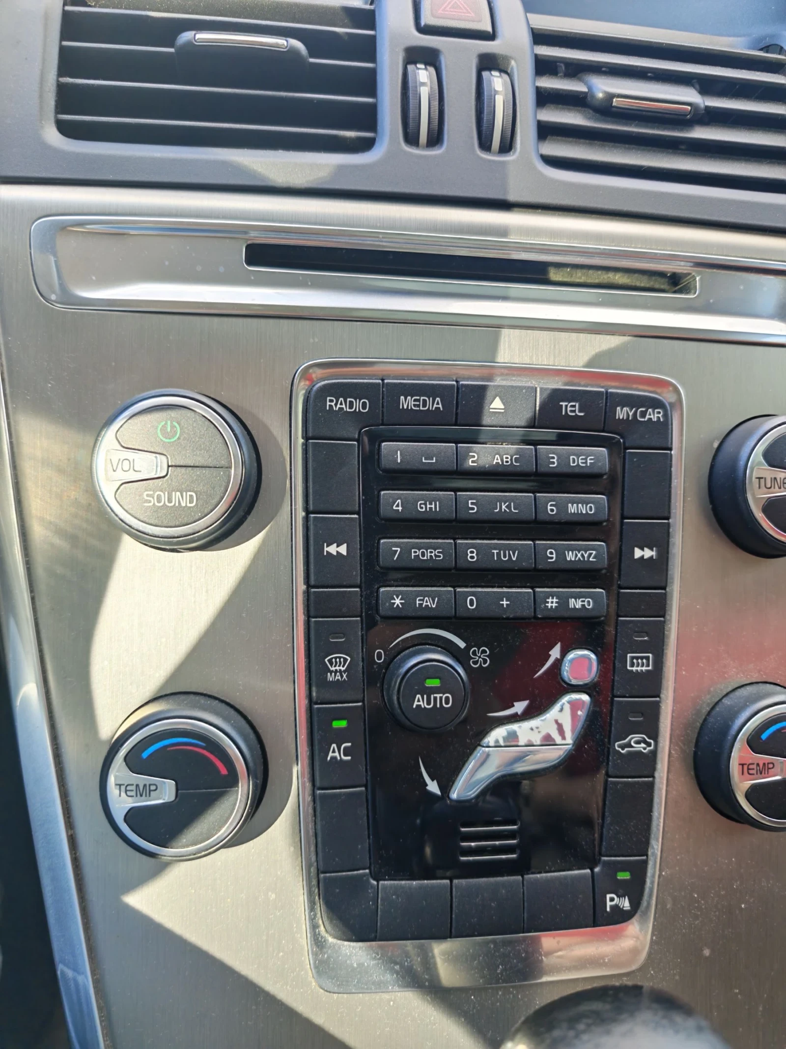 Volvo XC60, снимка 4 - Автомобили и джипове - 54934052
