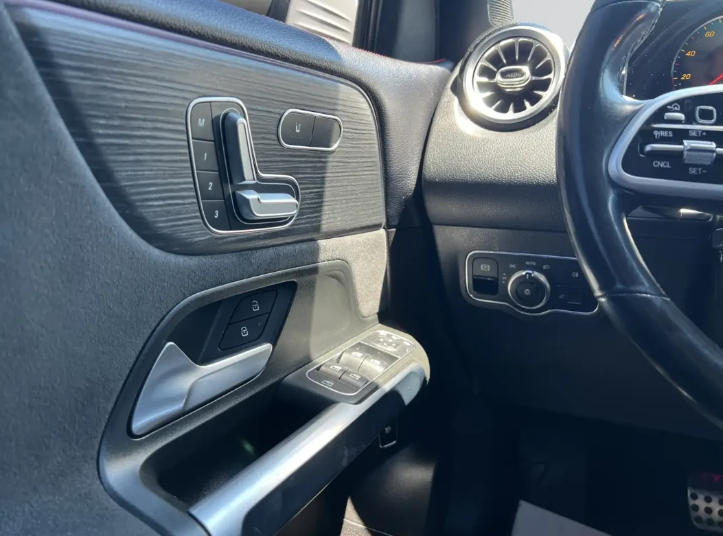 Mercedes-Benz GLB 250 AMG pack 4Matic, снимка 13 - Автомобили и джипове - 55009863