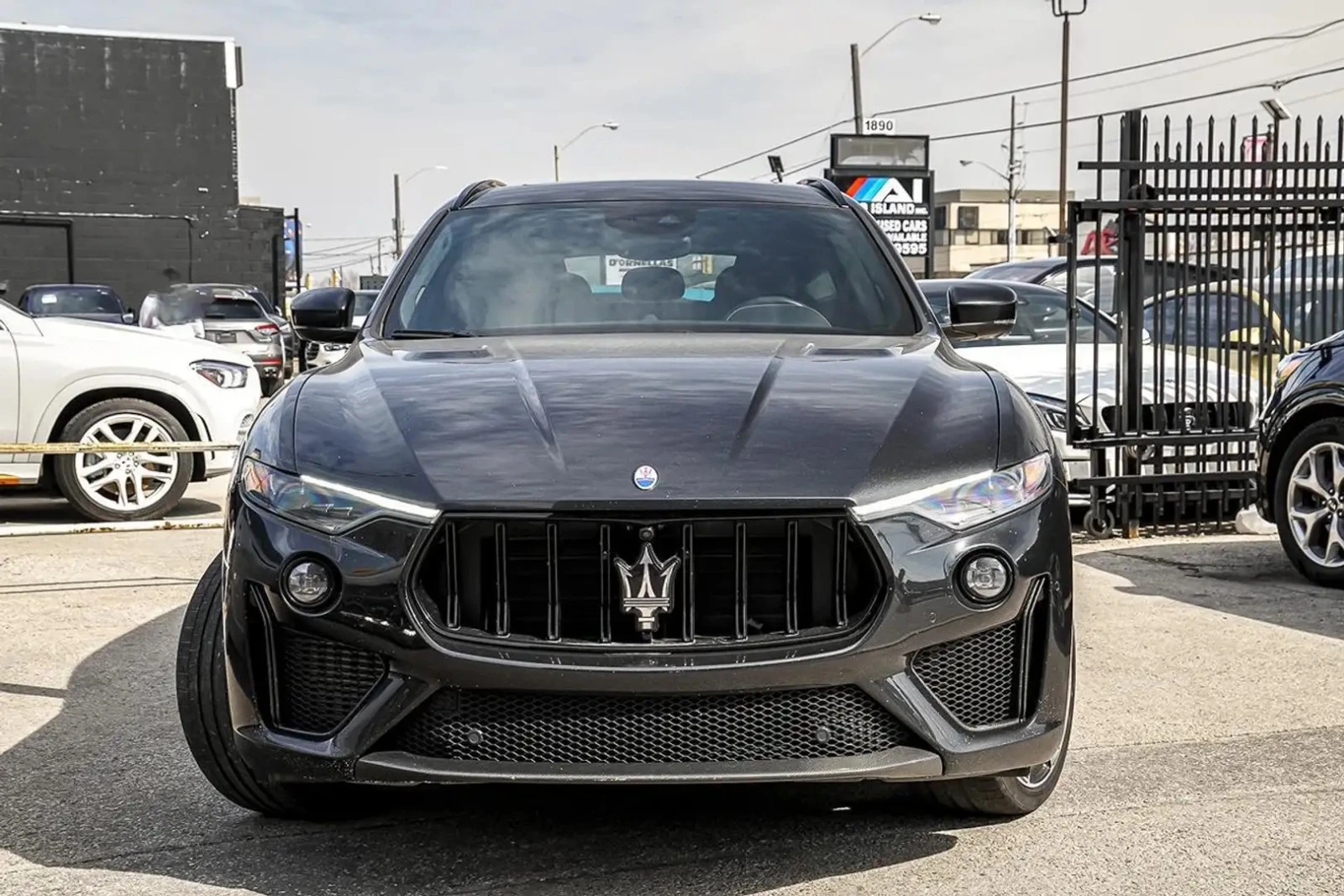 Maserati Levante 3.8 V8 Trofeo* Factory Ferrari Engine* CarbonPack, снимка 2 - Автомобили и джипове - 56004740