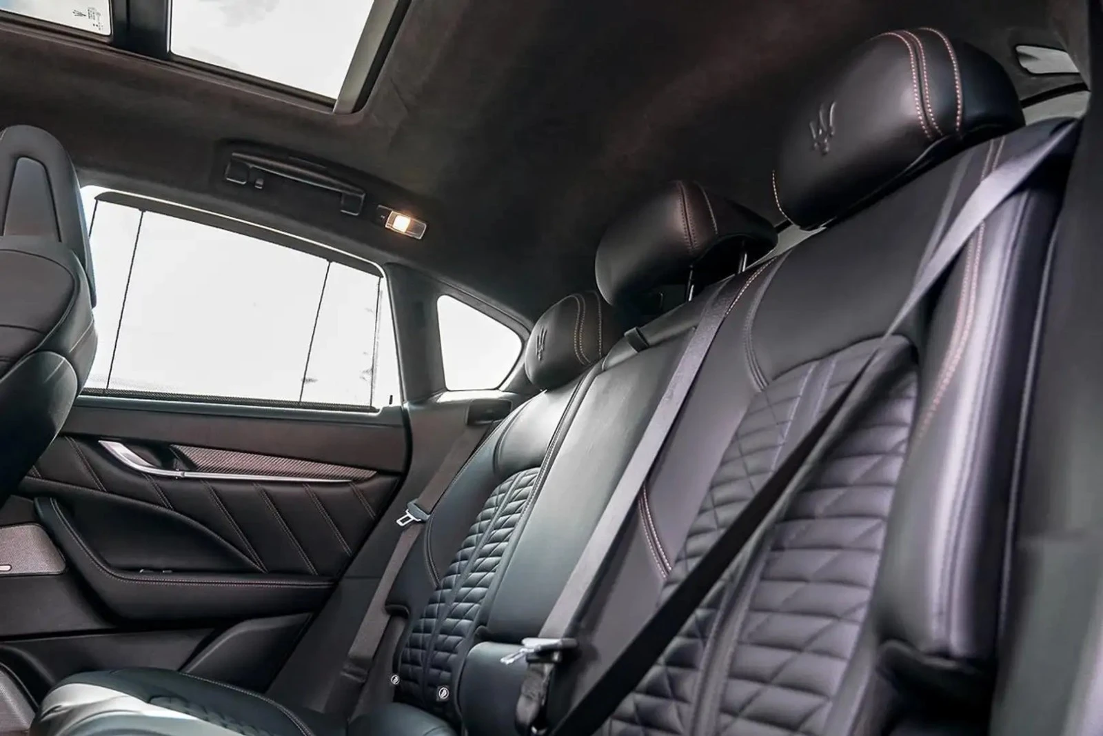 Maserati Levante 3.8 V8 Trofeo* Factory Ferrari Engine* CarbonPack, снимка 11 - Автомобили и джипове - 56004740
