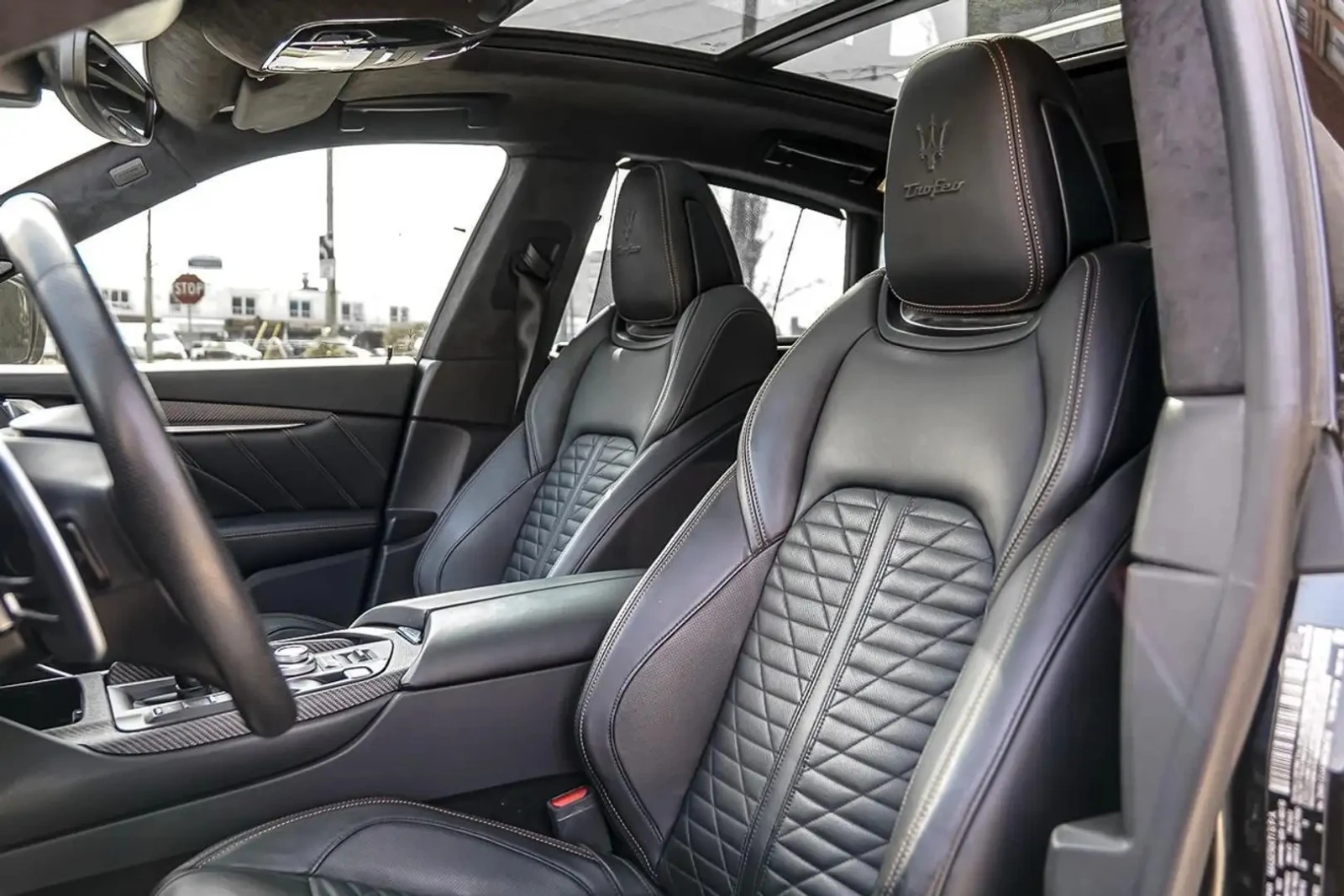 Maserati Levante 3.8 V8 Trofeo* Factory Ferrari Engine* CarbonPack, снимка 10 - Автомобили и джипове - 56004740