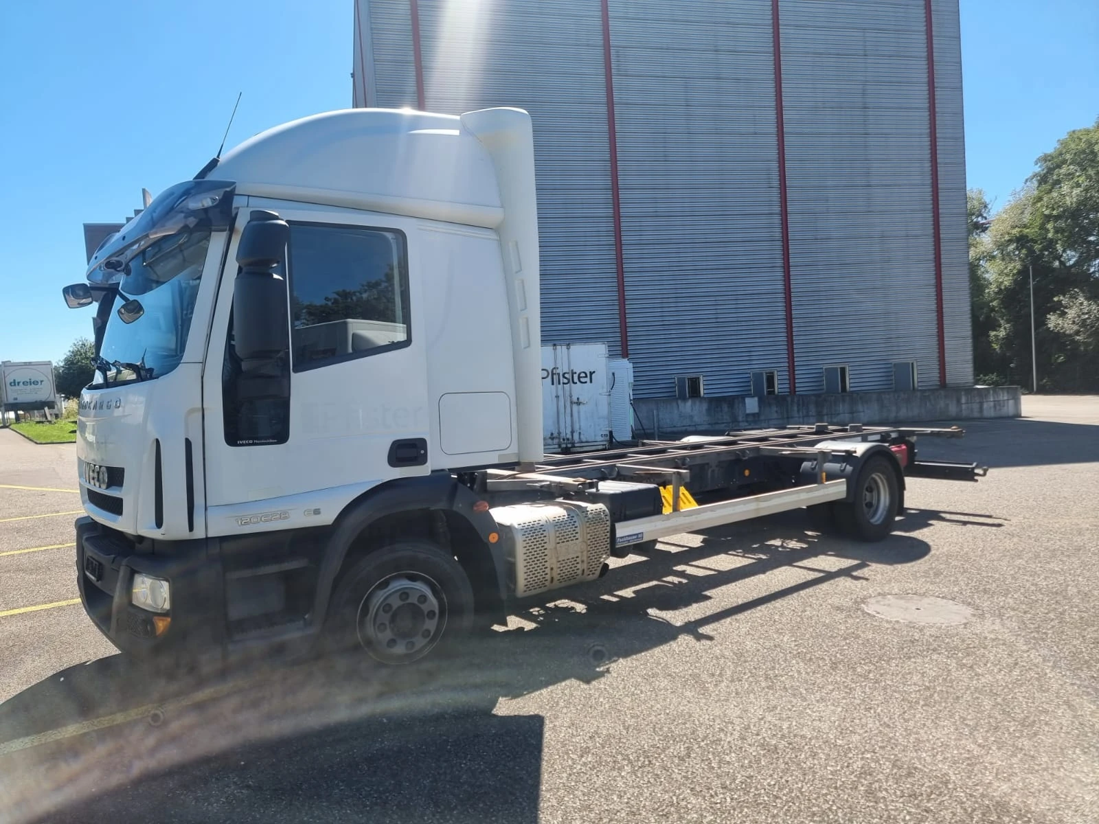 Iveco 120 E 28 -Контейнеровоз - изображение 3