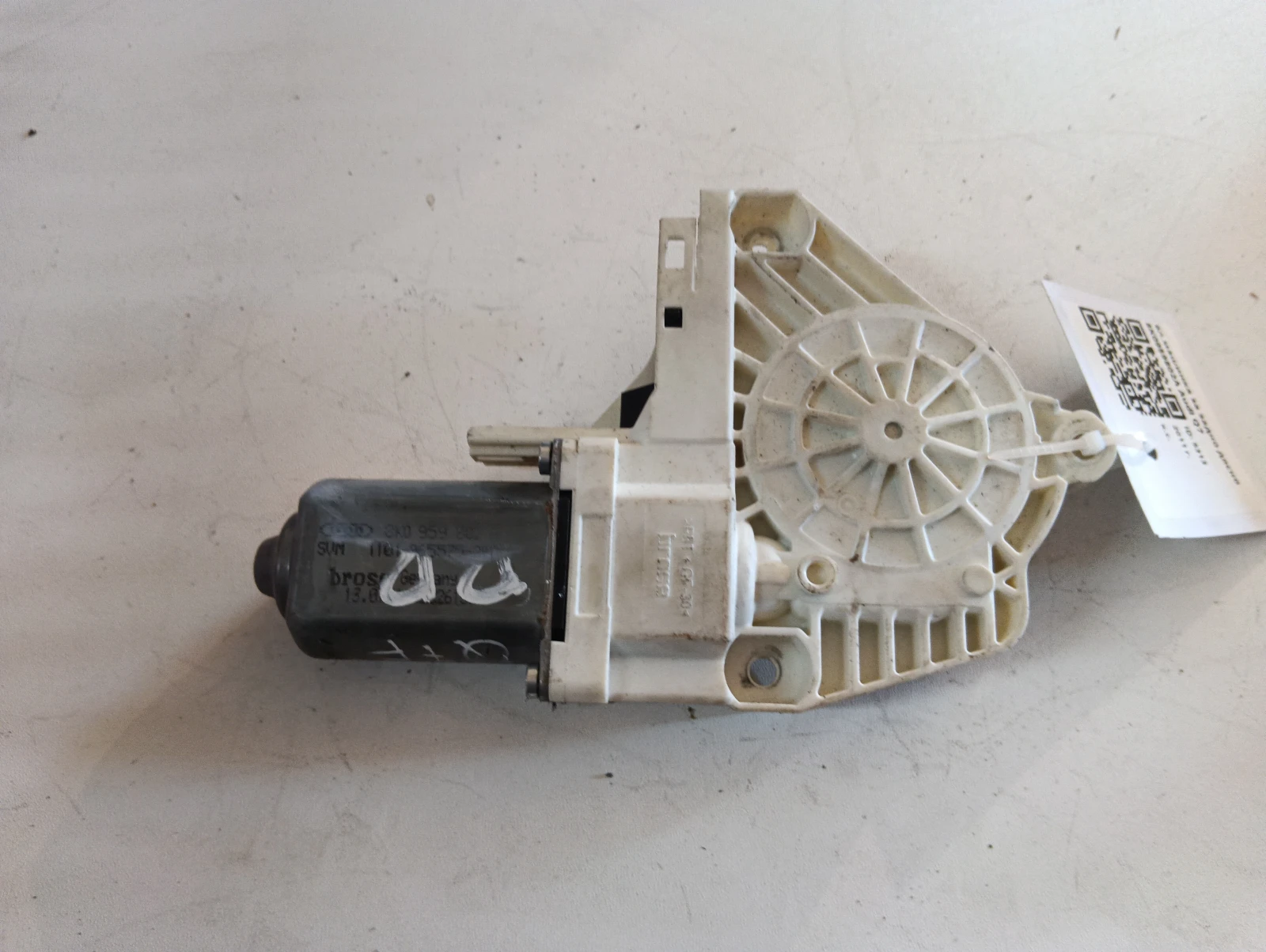 ел.машинка за задно дясно 8K0959802A Audi Q7