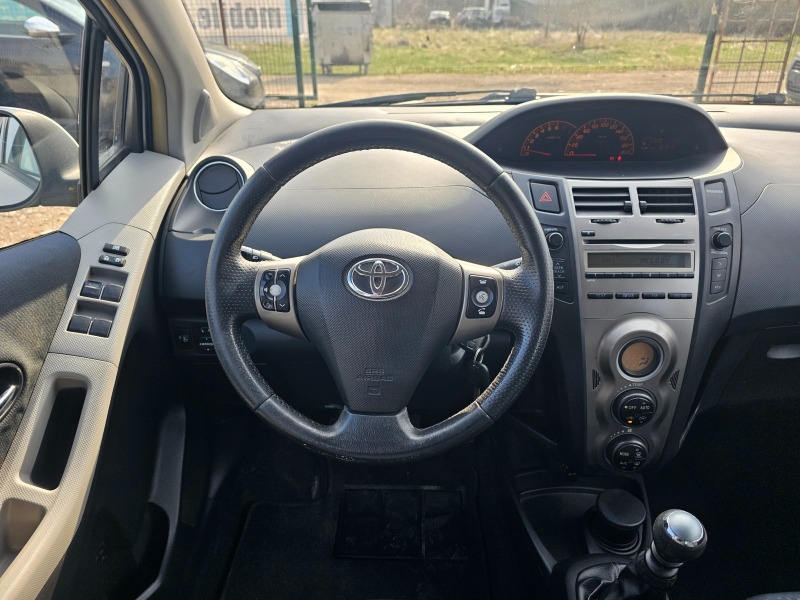 Toyota Yaris 1.33i 100кс., снимка 11 - Автомобили и джипове - 44642705