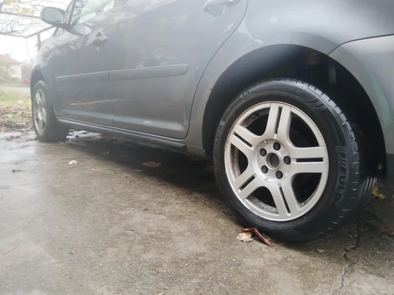 VW Touran, снимка 4 - Автомобили и джипове - 52554904