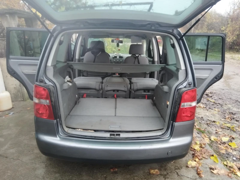 VW Touran, снимка 7 - Автомобили и джипове - 52554904