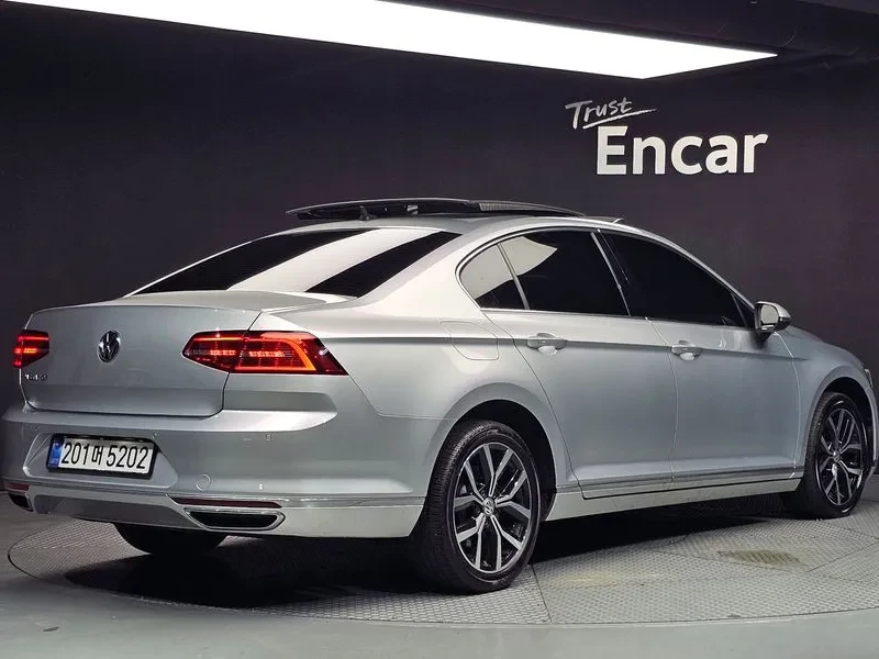 VW Passat 2.0 TDI PREMIUM, снимка 2 - Автомобили и джипове - 55298629