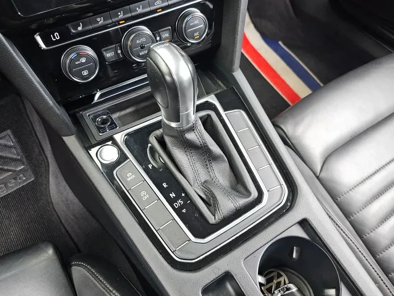 VW Passat 2.0 TDI PREMIUM, снимка 9 - Автомобили и джипове - 55298629