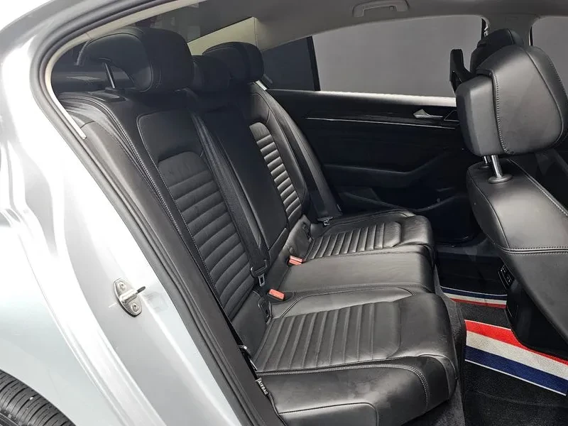 VW Passat 2.0 TDI PREMIUM, снимка 11 - Автомобили и джипове - 55298629