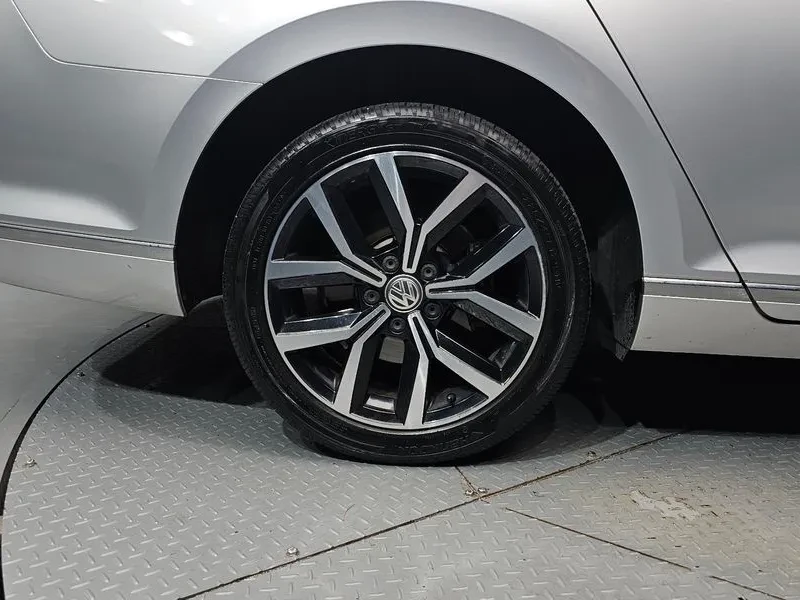 VW Passat 2.0 TDI PREMIUM, снимка 5 - Автомобили и джипове - 55298629